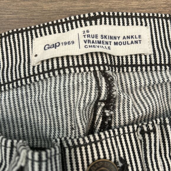 GAP Women's Pinstripe Skinny Jeans - Size 26 - Like New - Picture 4 of 9